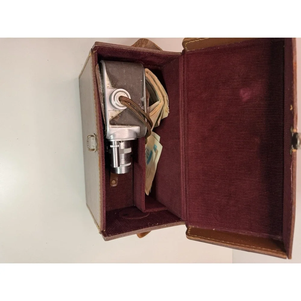 Vintage Bell & Howell 8mm Magazine Camera 172 w/ Case, Manuals & Accessori (D1)‎